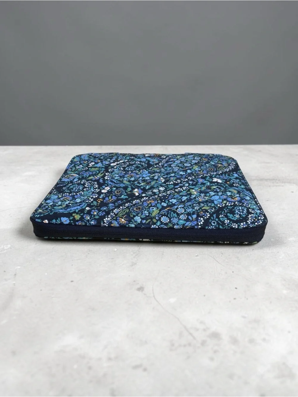 Vera Bradley Tech Travel Organizer Zip Around Case Navy Plant Print NWT